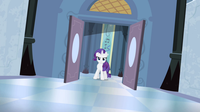 File:Rarity standing down the hall S4E19.png