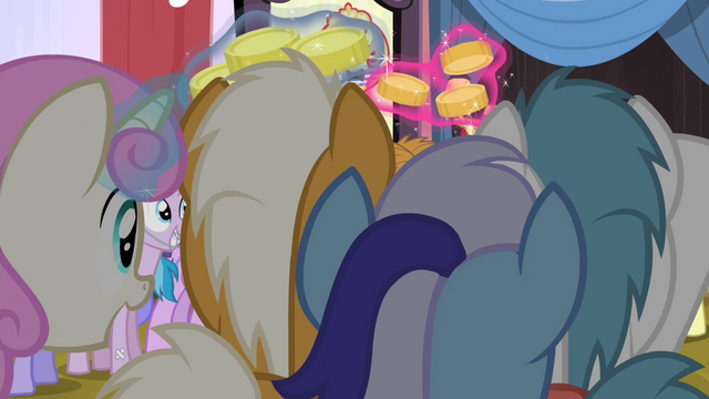 File:Ponies cheering S4E20.png