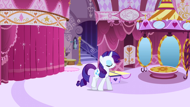 File:Rarity walking S1E19.png