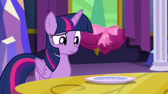 File:Twilight looking at the plate S06E06.png