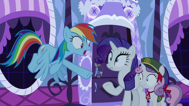 File:Rainbow Dash "don't touch those!" S6E15.png