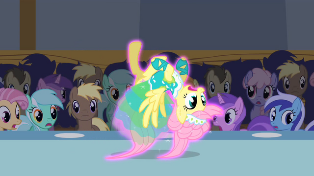File:Fluttershy upside down S1E20.png