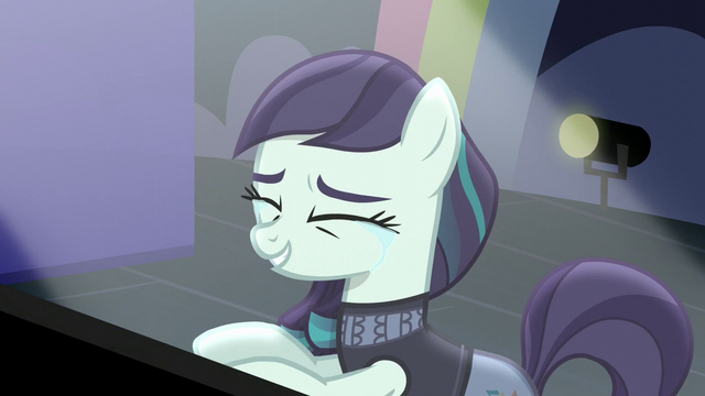 File:Coloratura crying in happiness while performing her song S5E24.png
