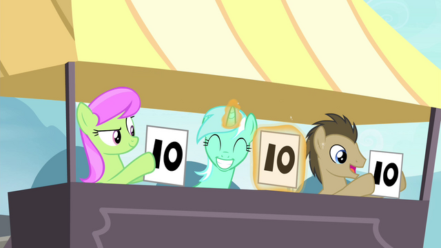 File:Lyra smiling S4E20.png