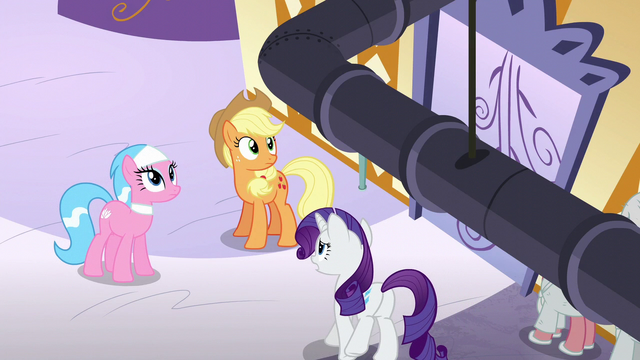 File:Applejack looking at the ceiling S6E10.png