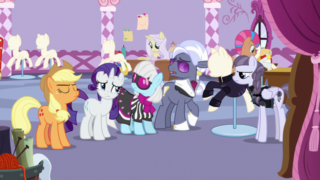 File:Inky and judges getting annoyed at Applejack S7E9.png
