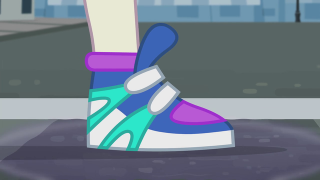 File:DJ Pon-3's bass-dropping footstep EG2.png