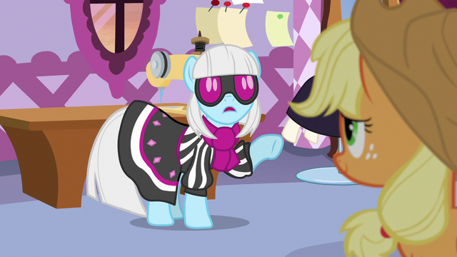 File:Photo Finish "you don't think fashion is ridiculous?!" S7E9.png
