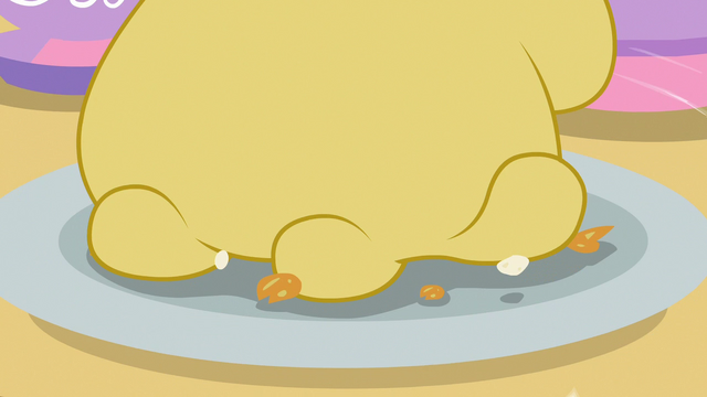 File:Discord reattaching his paw fingers S7E12.png