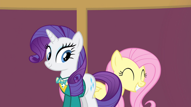 File:Fluttershy smiles S4E14.png
