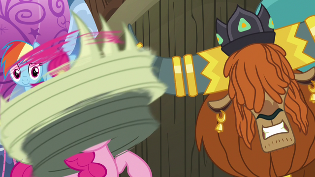 File:Pinkie Pie's yak helmet spins around her head S7E11.png