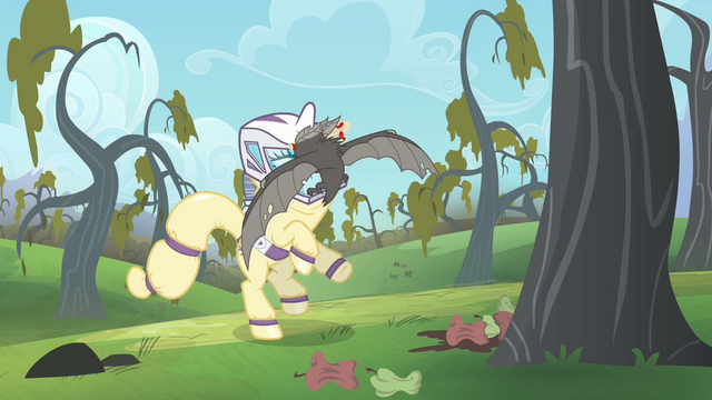 File:Rarity freaks out S4E07.png