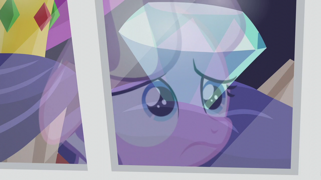 File:Diamond looking at a diamond through store window S5E18.png