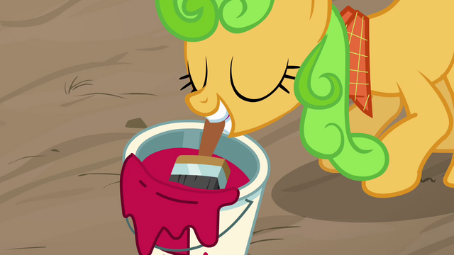 File:Apple Pie dipping brush in paint S3E8.png