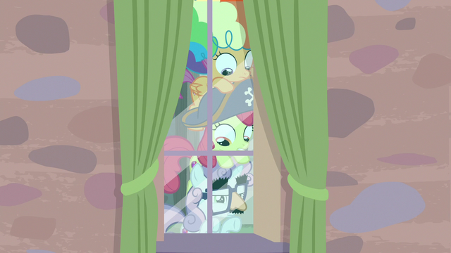 File:Sweetie Belle pops up from under Apple Bloom S7E8.png