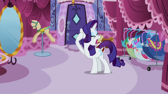 File:Rarity "And wishing" S2E05.png