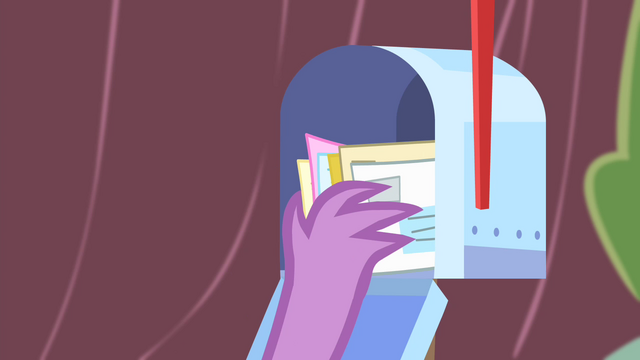 File:Spike grabbing mail from the mailbox S4E11.png