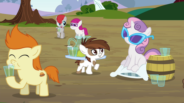 File:Sweetie Belle and Pipsqueak S4E15.png