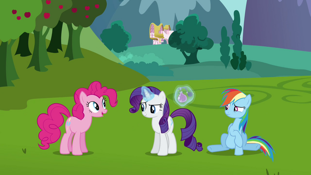 File:Pinkie Pie arrives S03E10.png