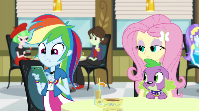 File:Rainbow Dash using her phone EG2.png