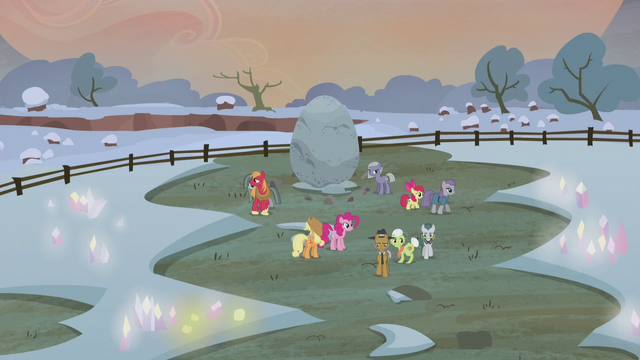 File:The Apple and Pie teams separate S5E20.png