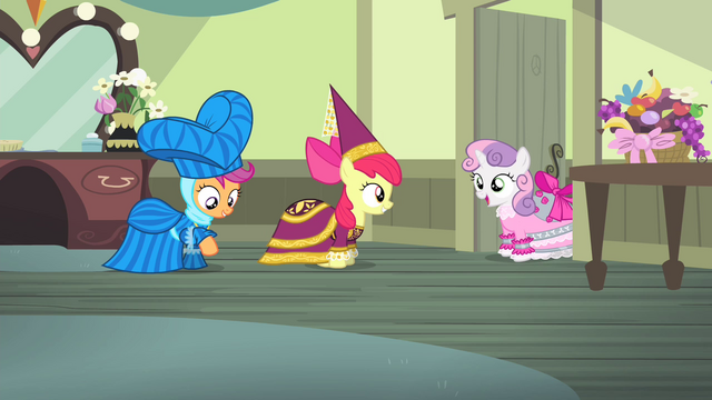 File:Sweetie enters dressing room S4E19.png