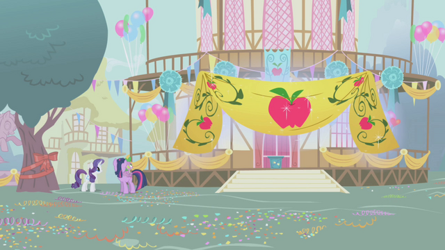 File:Rarity levitating Applejack banner S1E04.png