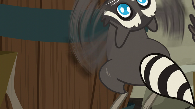 File:Smoky Jr. reaching to go up to a barrel S6E9.png