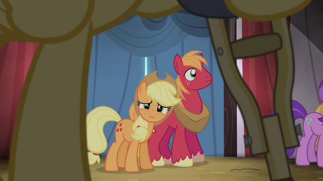 File:Applejack looking S4E20.png