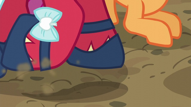 File:Orchard Blossom kicking the dirt S5E17.png
