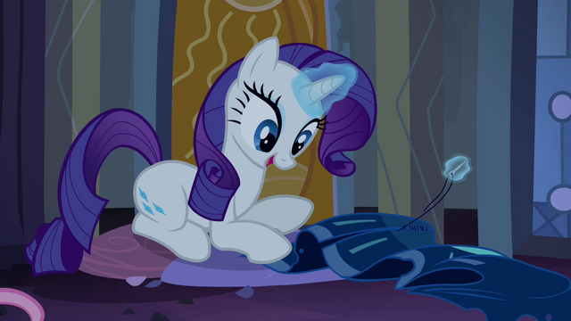File:Rarity stitching tapestry S4E03.png
