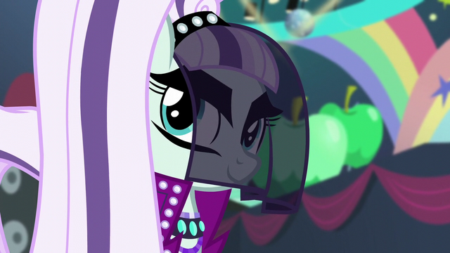 File:Countess Coloratura listening to Svengallop S5E24.png