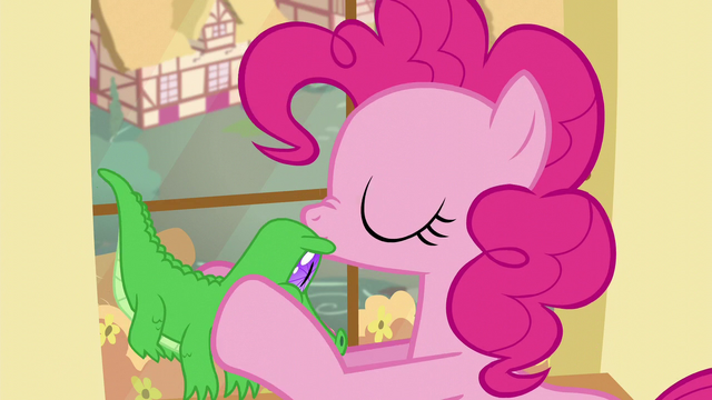 File:Pinkie kisses Gummy S5E11.png