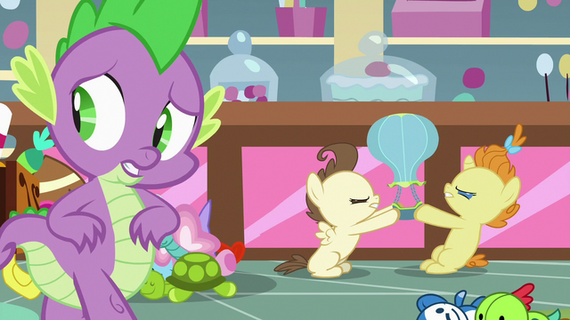 File:Spike looking for another balloon toy S7E3.png