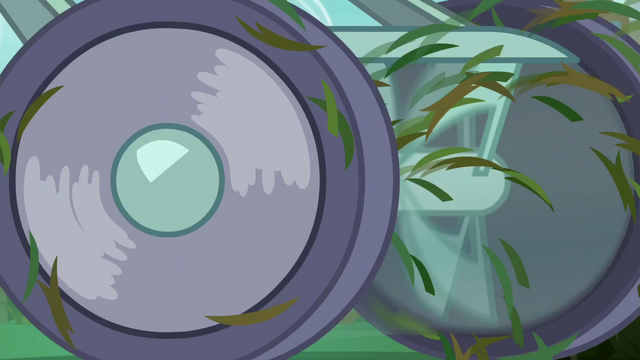 File:Lawnmower scene transition S5E16.png