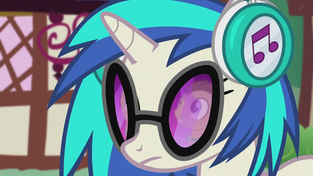 File:DJ Pon-3 bobbing her head S5E9.png