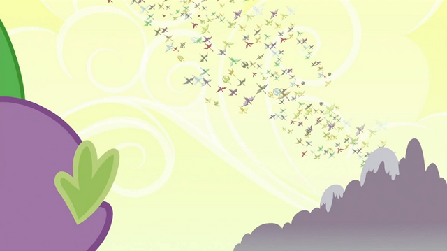 Plik:S02E21 Spike oglądający lecące smoki.png
