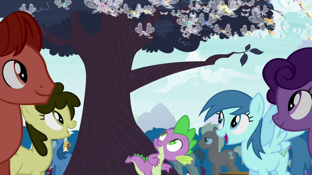 File:Spike spots a tree S4E16.png