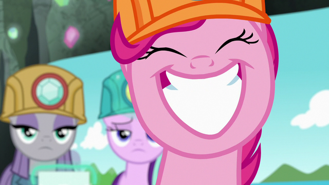 File:Pinkie Pie grinning very widely S7E4.png