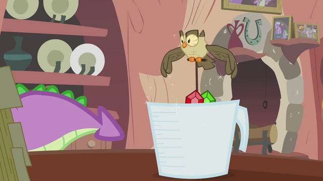 File:Owlowiscious becoming alarmed S3E11.png
