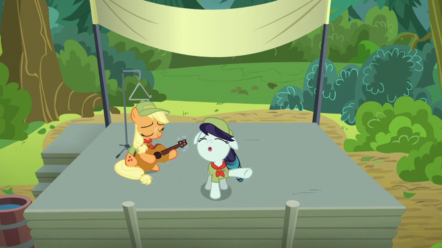 File:Rara finishes her singing S5E24.png