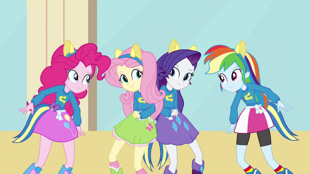 File:Girls dancing 3 EG.png