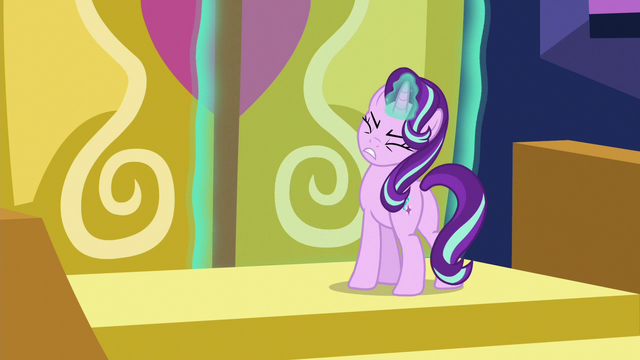 File:Starlight Glimmer trying to open the castle doors S6E25.png