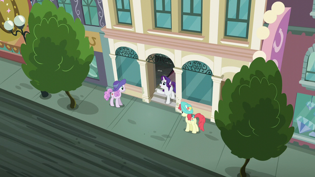 File:Rarity "the perfect location!" S6E9.png