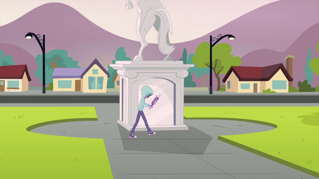 File:Mysterious figure circling the statue EG3.png