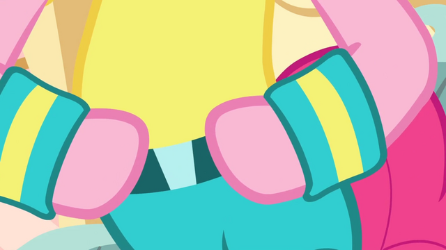 File:Pinkie puts on a belt S2E18.png