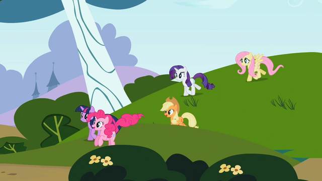 File:Rainbow Dash's friends S2E07.png