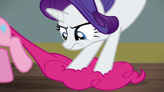 File:Rarity stops Pinkie Pie by the tail S6E12.png
