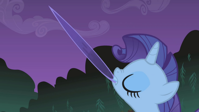 File:Rarity brandishing a serpent scale S1E02.png
