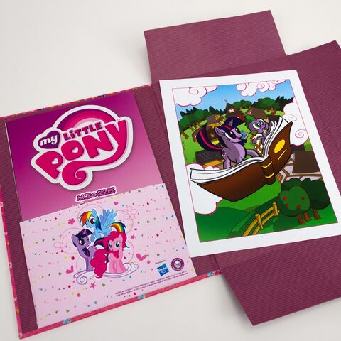 File:Twilight Sparkle comicfolio contents.jpg